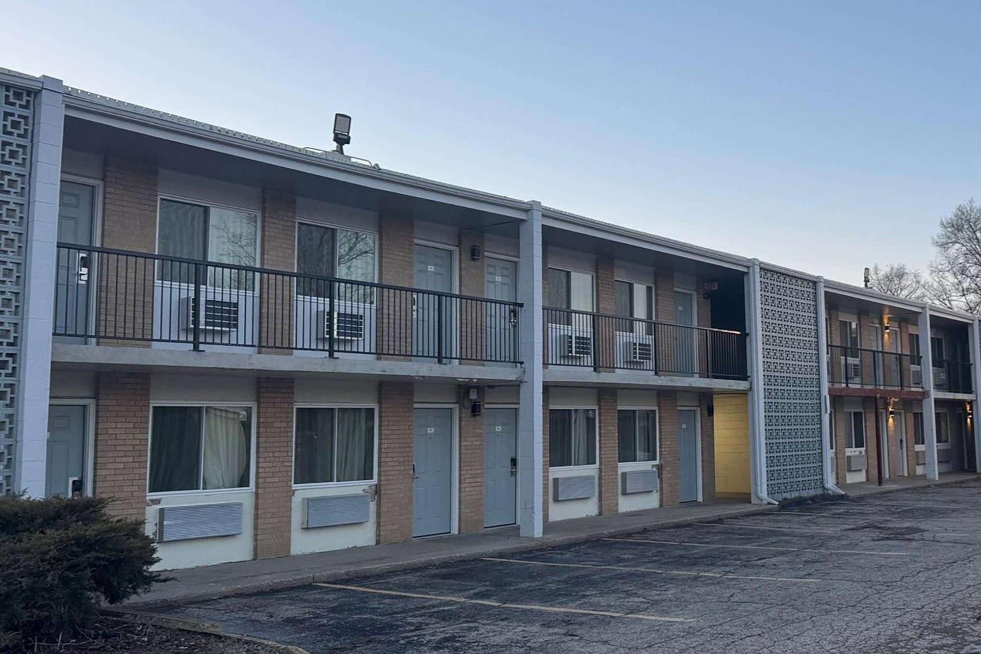 Super 8 By Wyndham Rockford South Hotel Exterior foto